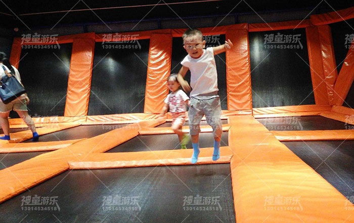 兒童樂園超級(jí)大蹦床 兒童樂園超級(jí)大蹦床