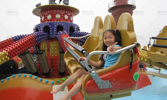 公園游樂設(shè)備激情跳躍 公園游樂設(shè)備激情跳躍