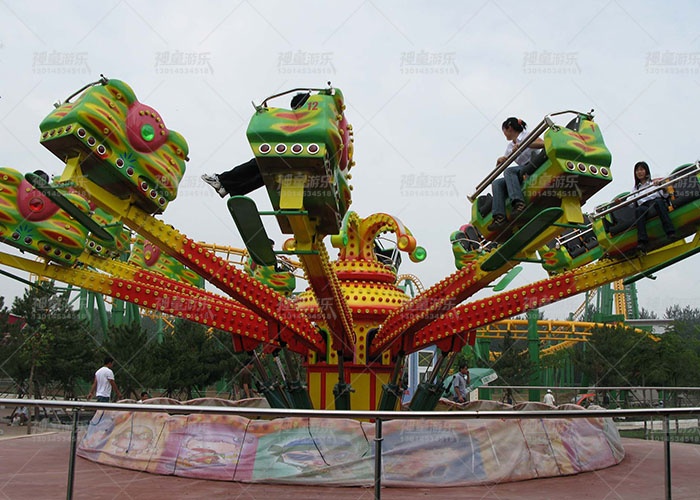 公園游樂設(shè)備激情跳躍 公園游樂設(shè)備激情跳躍