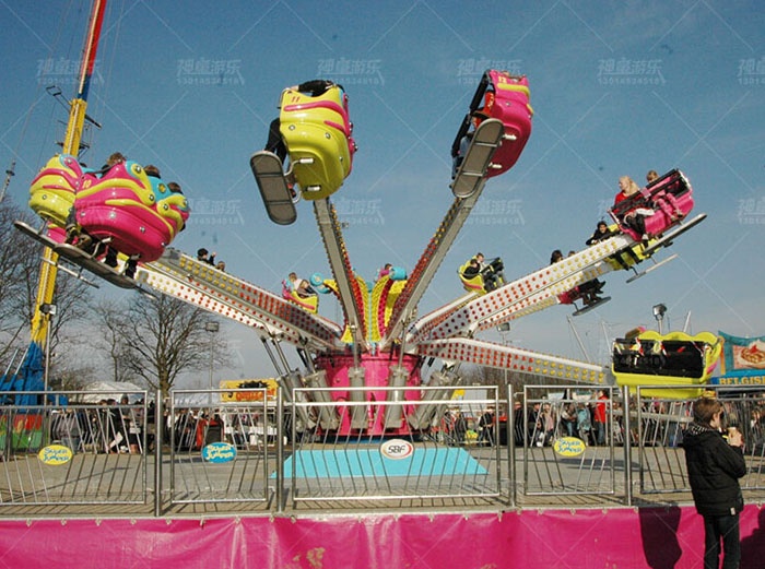 公園游樂設(shè)備激情跳躍 公園游樂設(shè)備激情跳躍