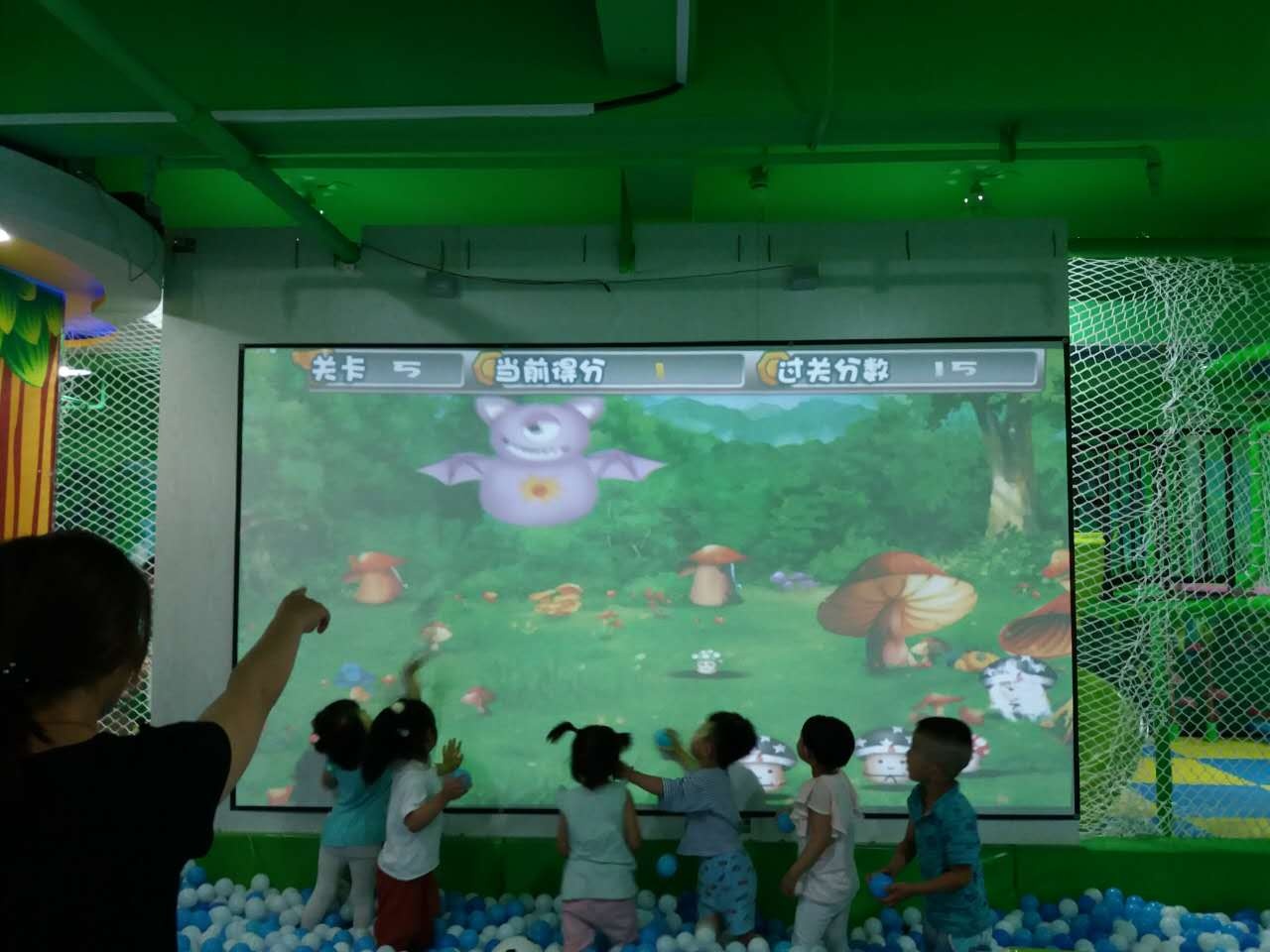 神童互動砸墻游戲 神童互動砸墻游戲